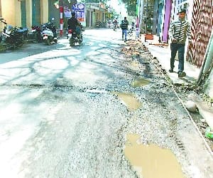 mall road not wel condition